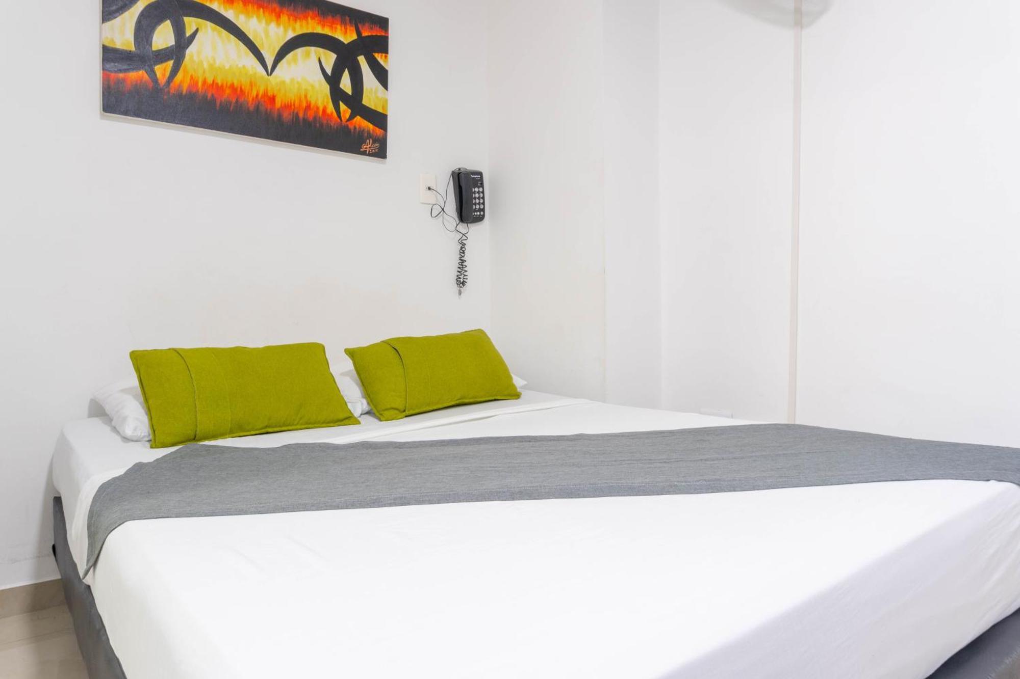 Hotel Park 6 Меделин Екстериор снимка